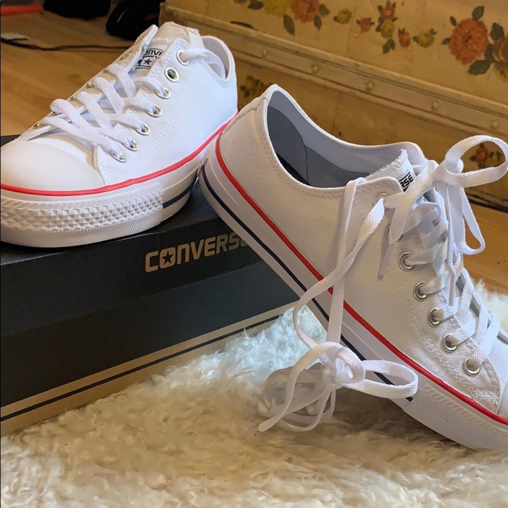 White converse - Picture 2 of 3